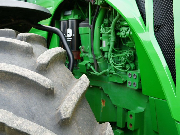 2012-john-deere-8235r-image-39