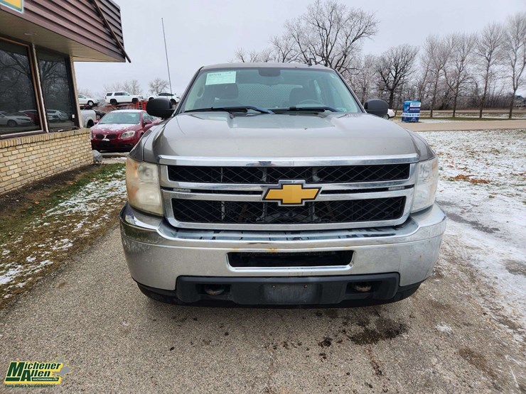2012-chevrolet-silverado-2500hd-image-11