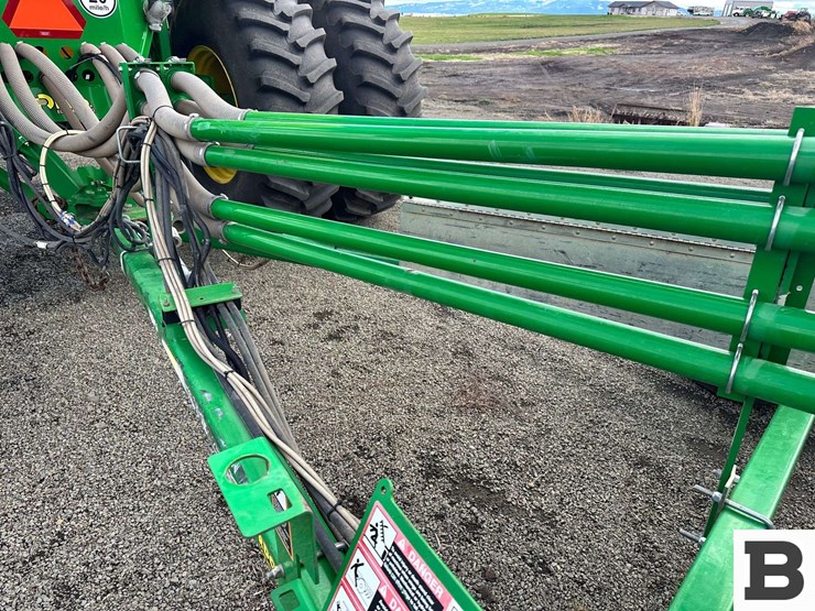 john-deere-1830-image-53