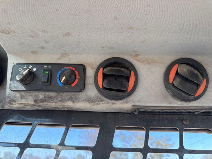 2021-bobcat-t66-image-30