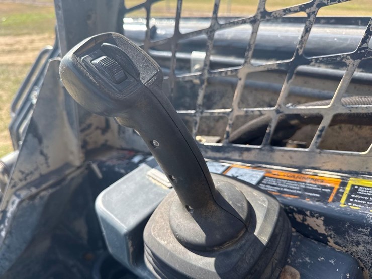 2021-deere-325g-image-24