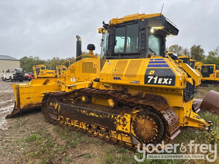2021-komatsu-d71exi-24-image-2