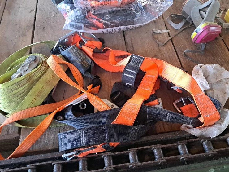 #109-•-safety-harnesses-&-ratchet-strap-image-4