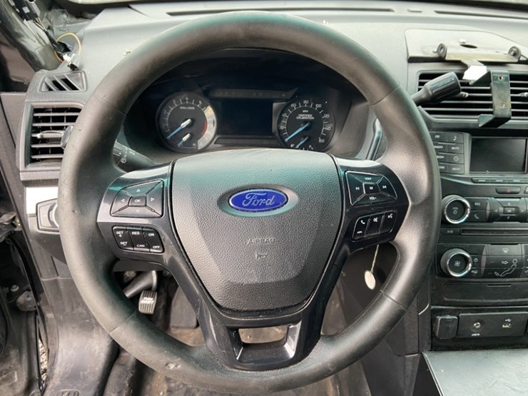 2017-ford-explorer-image-17