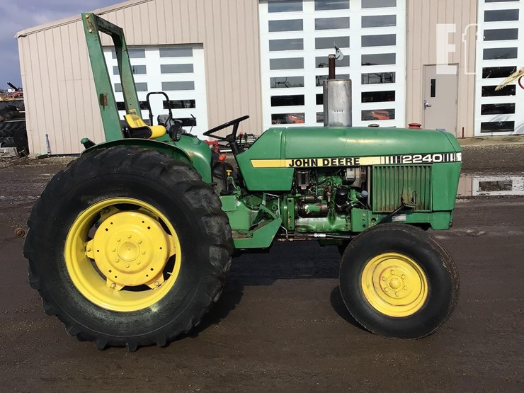 1981-john-deere-2240-image-3