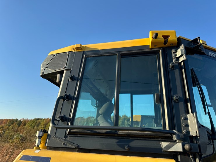 #32837-•-komatsu-39px-crawler-dozer-km10d130kka096648-image-39