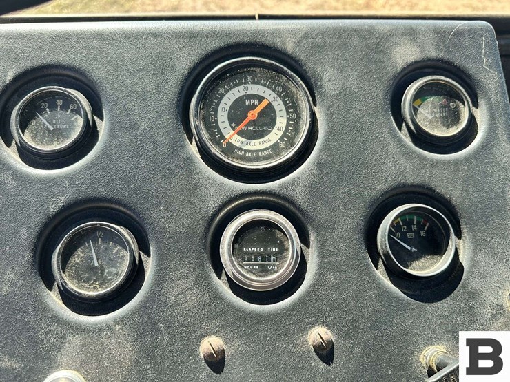 new-holland-1068-image-59