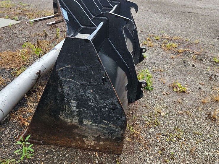 berlon-84"-high-volume-bucket-image-3