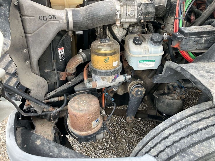 2013-freightliner-cascadia-image-59