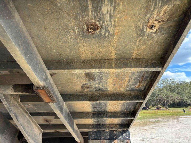 2012-freightliner-m2-106-image-39