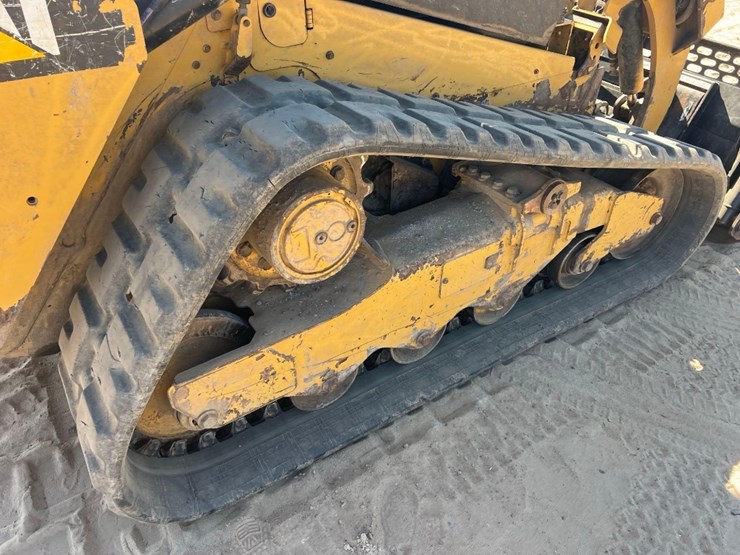2016-caterpillar-259d-image-21