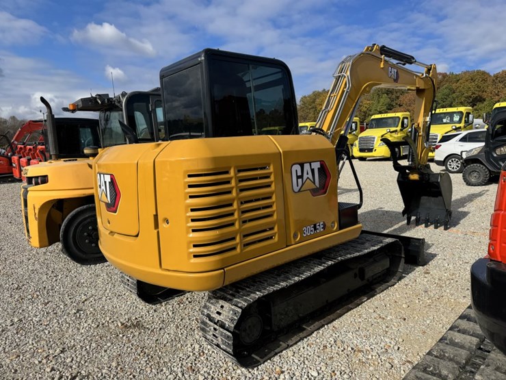 2015-caterpillar-305.5e-image-3