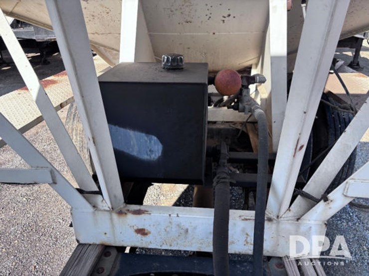 2003-volvo-10-image-29