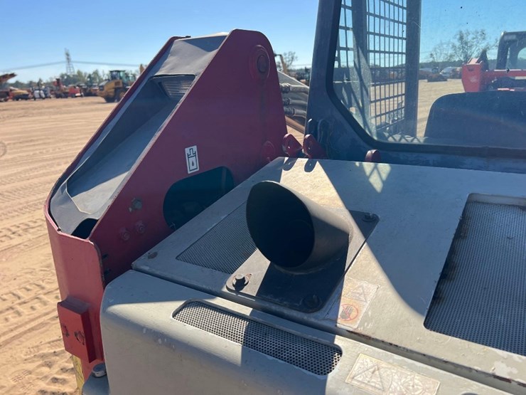 2012-takeuchi-tl230-image-18