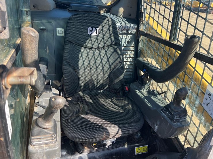 2020-caterpillar-299d3-image-26