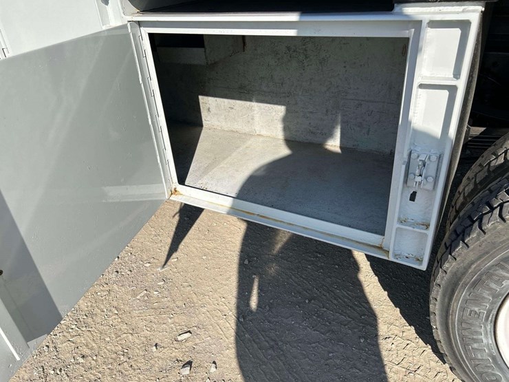 2012-ford-f550-image-21