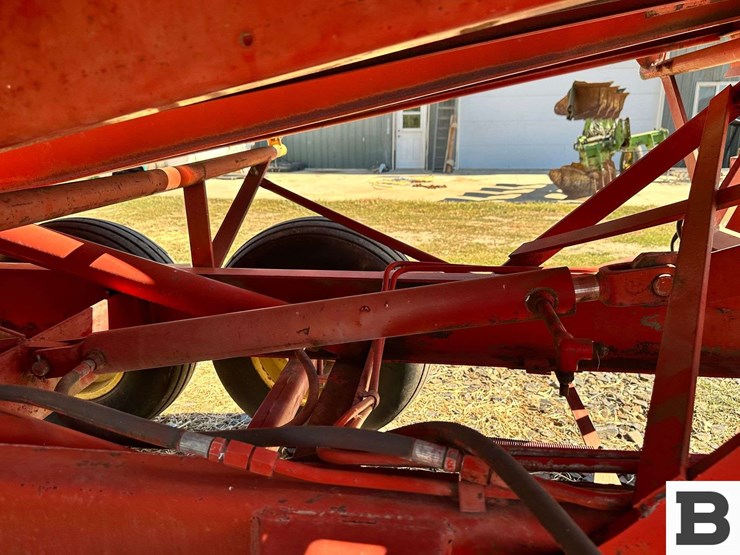 new-holland-1032-image-34