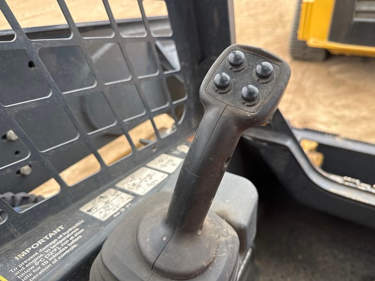 2022-deere-330g-image-24