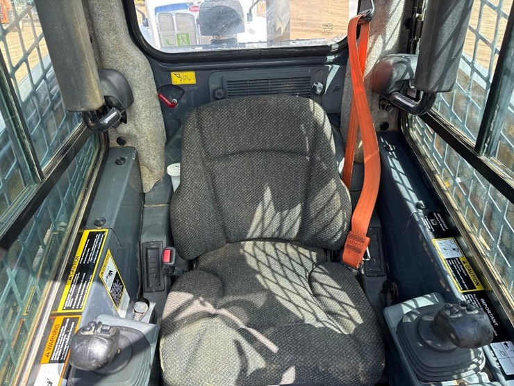 2017-deere-333g-image-24