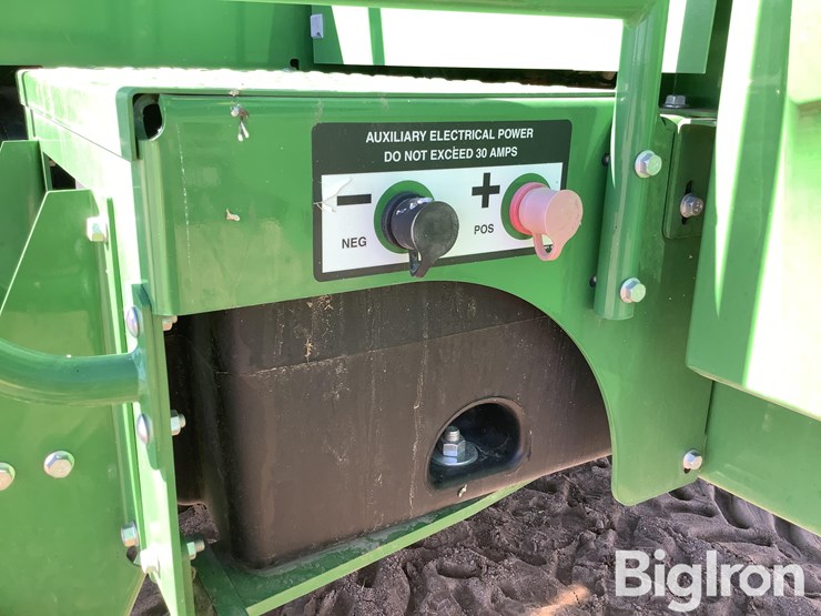 2021-john-deere-w235-image-20