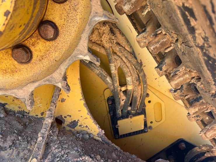 2020-caterpillar-299d3-image-14