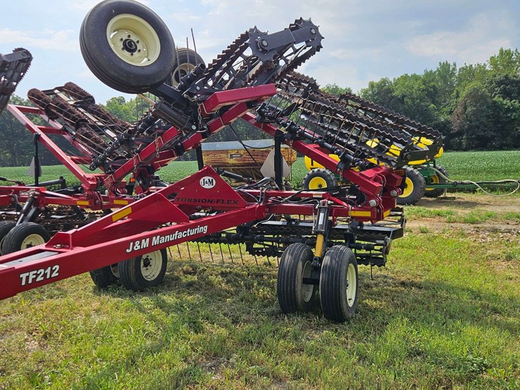 2013-j&m-tf212-image-2