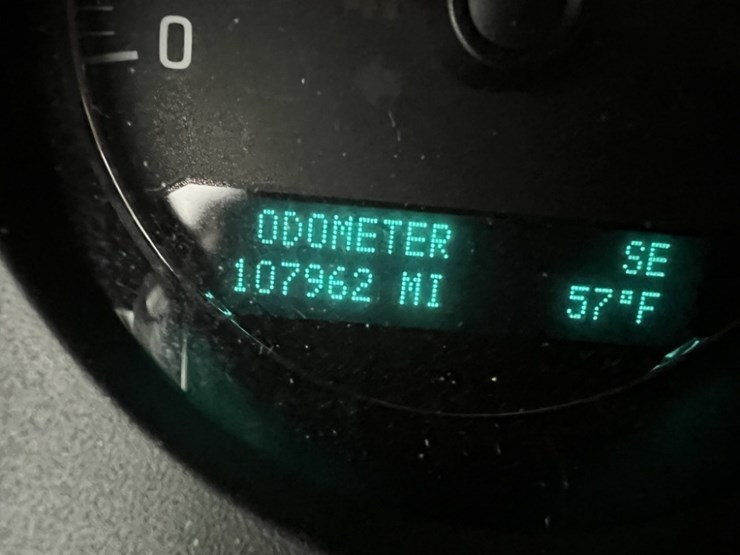 2014-chevrolet-tahoe-image-27