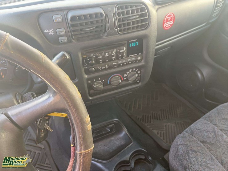 2002-chevrolet-s10-image-13