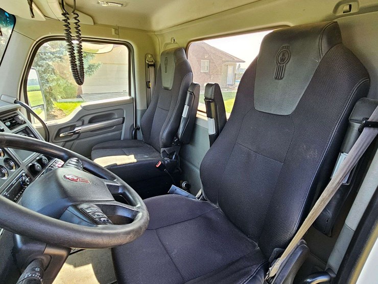 2019-kenworth-t880-image-17