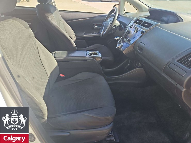 2015-toyota-prius-v-hybrid-4dr-wagon-image-14