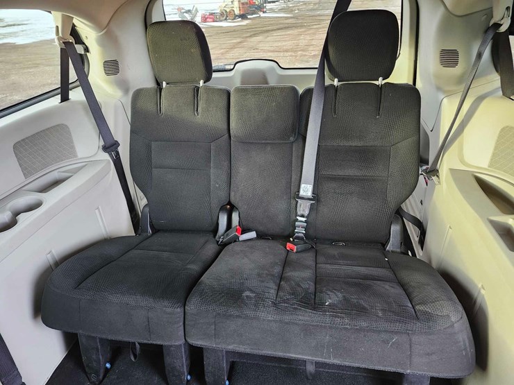 2015-dodge-grand-caravan-se-image-33