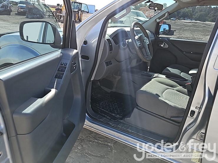 2016-nissan-frontier-image-21