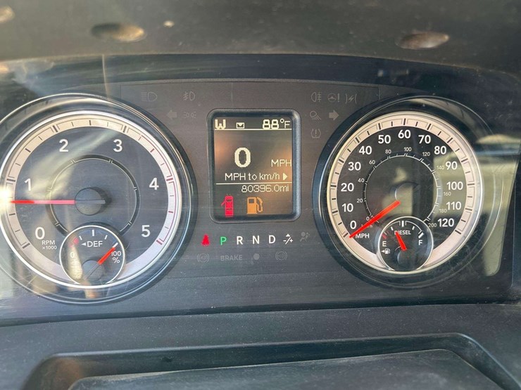 2018-dodge-ram-5500-4x4-crew-cab-flatbed-service-truck-image-13