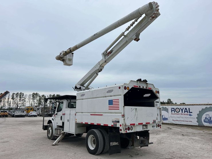 2015-freightliner-m2-106-image-4