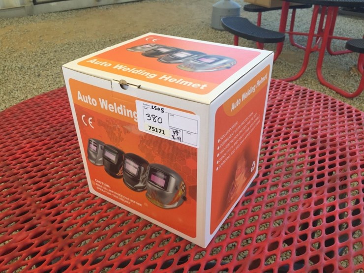 unused-auto-darkening-welding-helmet.-image-1