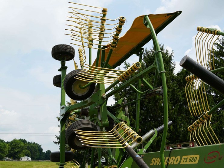 krone-swadro-twin-rotary-hay-rake-image-12