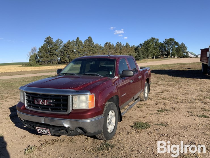 2008-gmc-sierra-4x4-pickup-image-1