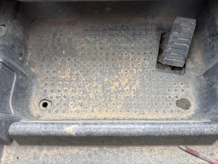 2022-deere-330g-image-26