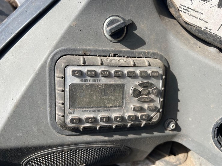 2022-bobcat-s740-image-26