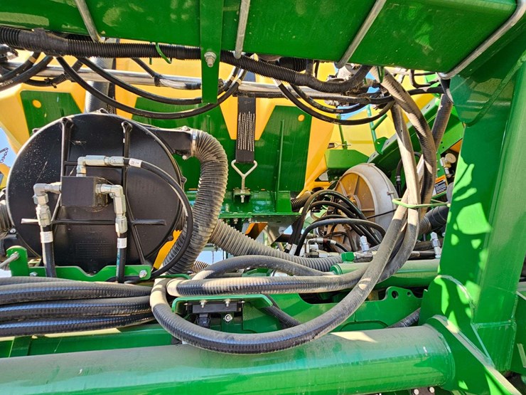 2024-john-deere-1795-image-12