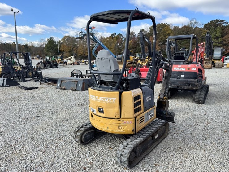 2017-deere-17g-image-3