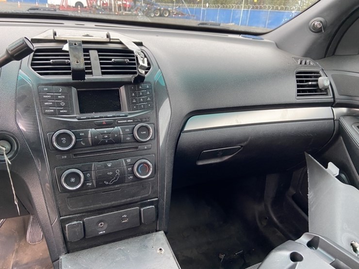 2017-ford-explorer-image-14