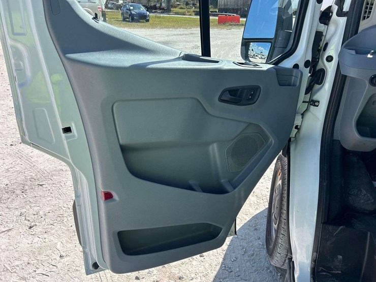 2017-ford-transit-image-11