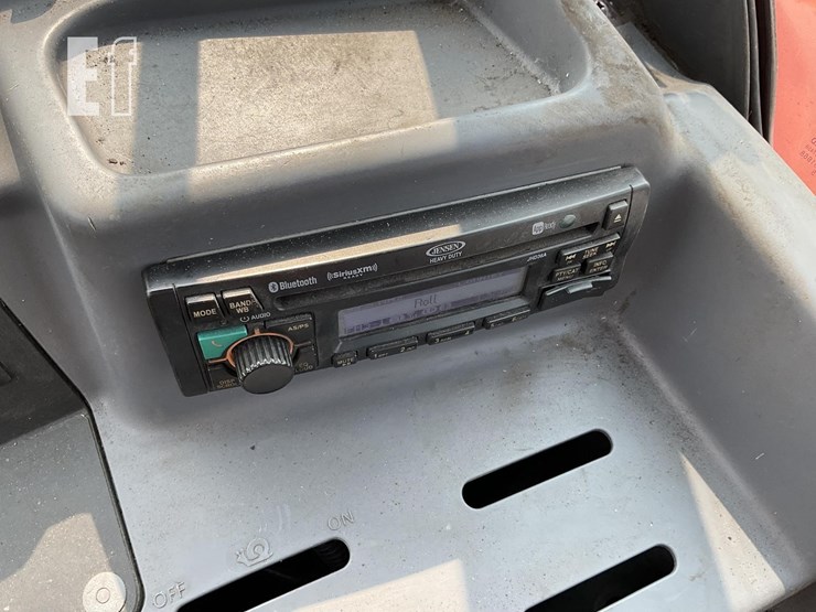 2015-kubota-m6-111-image-22