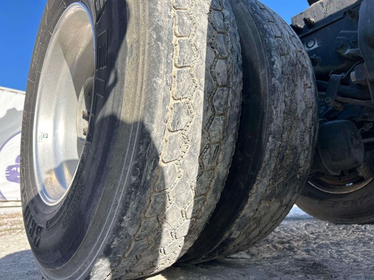 2016-peterbilt-579-image-49