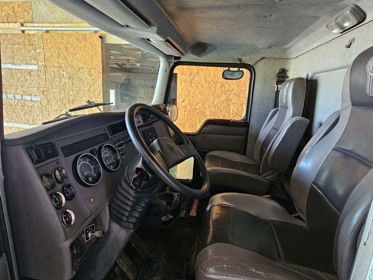 2005-kenworth-t300-image-28