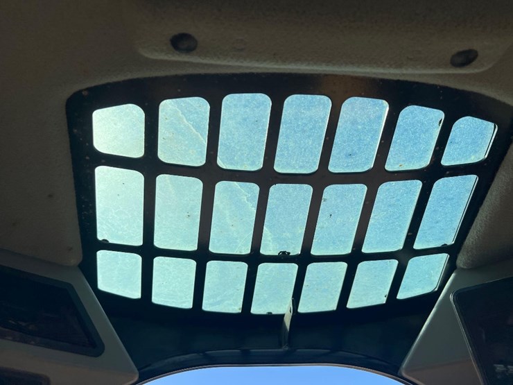 2020-caterpillar-299d3-image-31