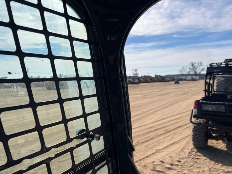 2022-bobcat-s740-image-29