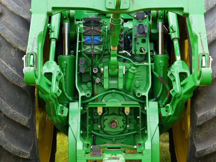 2011-john-deere-8285r-image-38