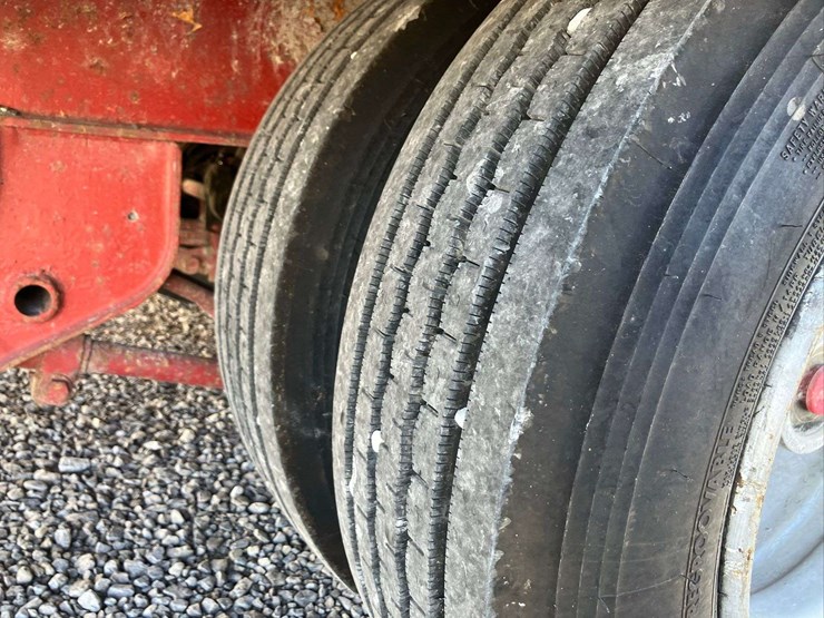 25'-tandem-dual-axle-tender-trailer-with-plumbing-and-tank-image-25